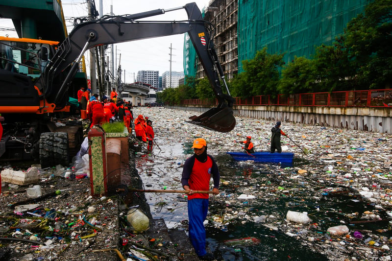 MMDA hauls nearly 750 tons of garbage from Parañaque waterway