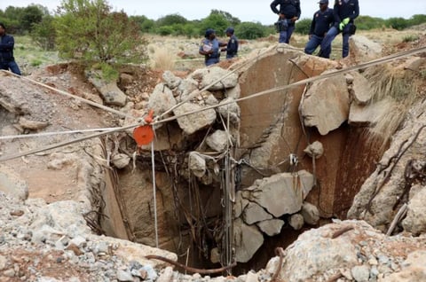 14 clandestine miners die from rockfall