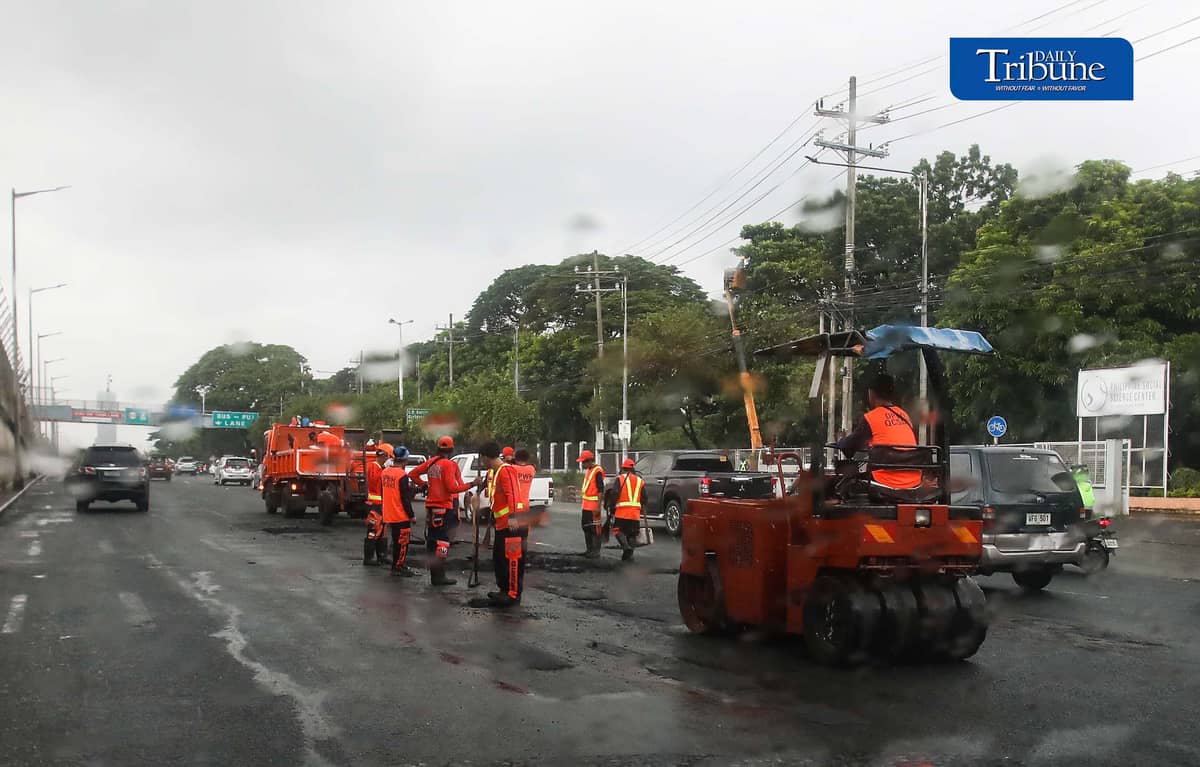 (August 11 2026) Department of Public Work and Highways (DPWH) workers saw asphalt the potholes caused by the continuous rain brought by Southwest monsoon, along Commonwealth Avenue in Brgy. Central, Quezon City, on Tuesday August 11 2026. Photo/Analy Labor