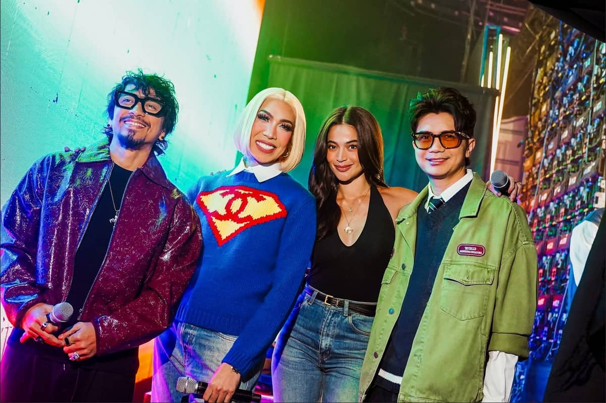 Unkabogable Superstar Vice Ganda (second to the left) treated fans to a rare photo with fellow It’s Showtime hosts Anne Curtis (second to the right), Jhong Hilario (left) and Vhong Navarro.