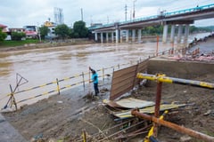 MMDA booster pumps clear floods in Marikina barangays