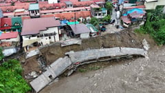 P5-M Marilao river wall collapses