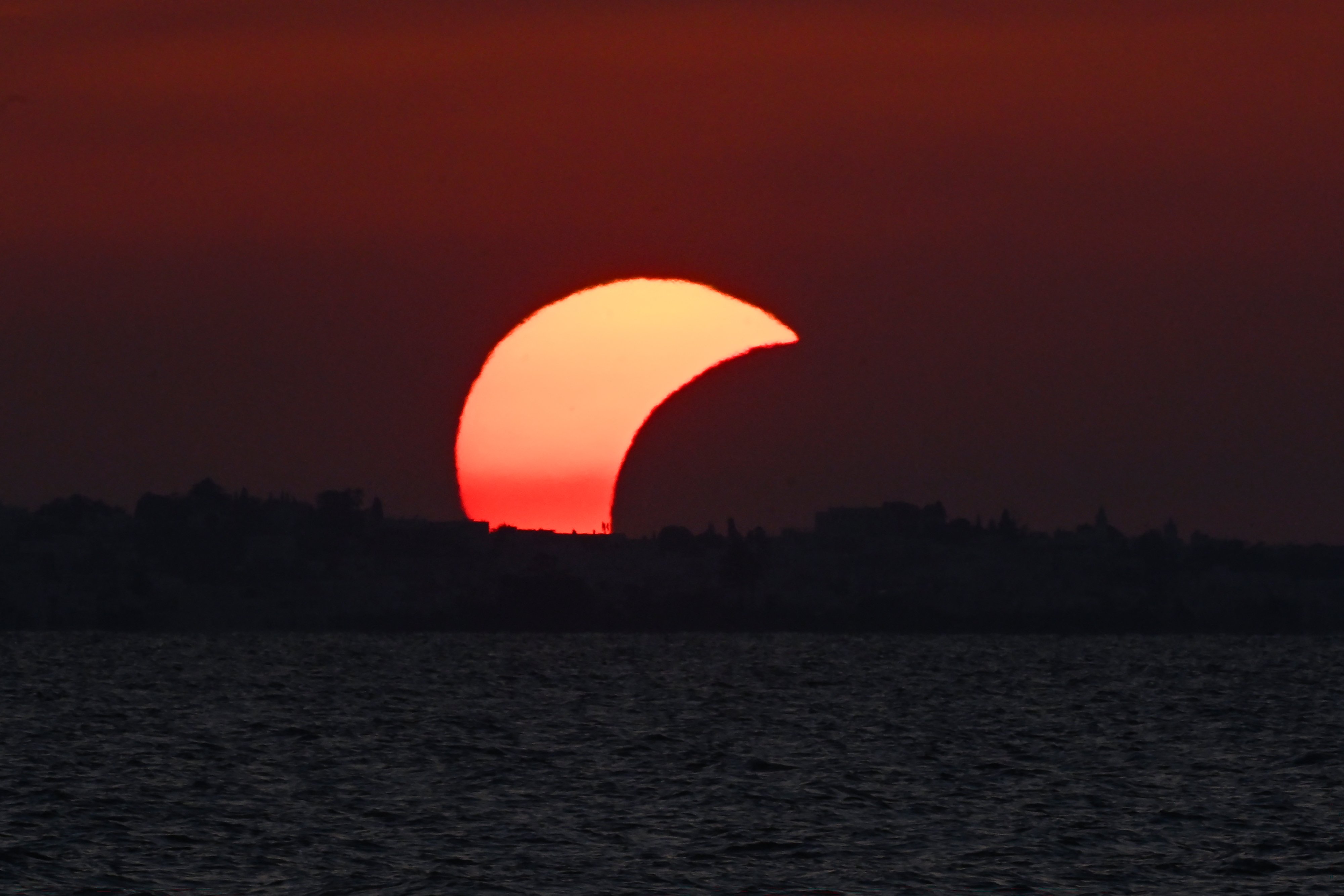 Total Solar Eclipse darkens skies across Northern Hemisphere
