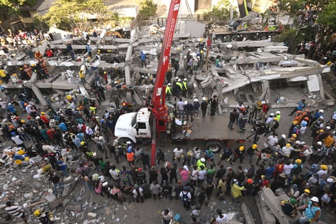 Colombia declares three days mourning for quake victims