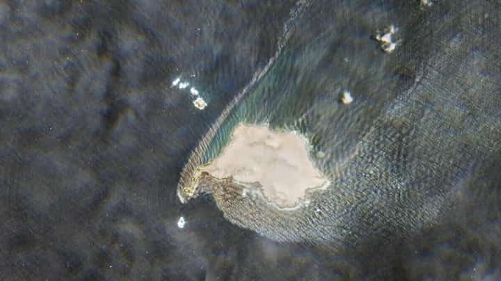 Oman moves to contain oil spill