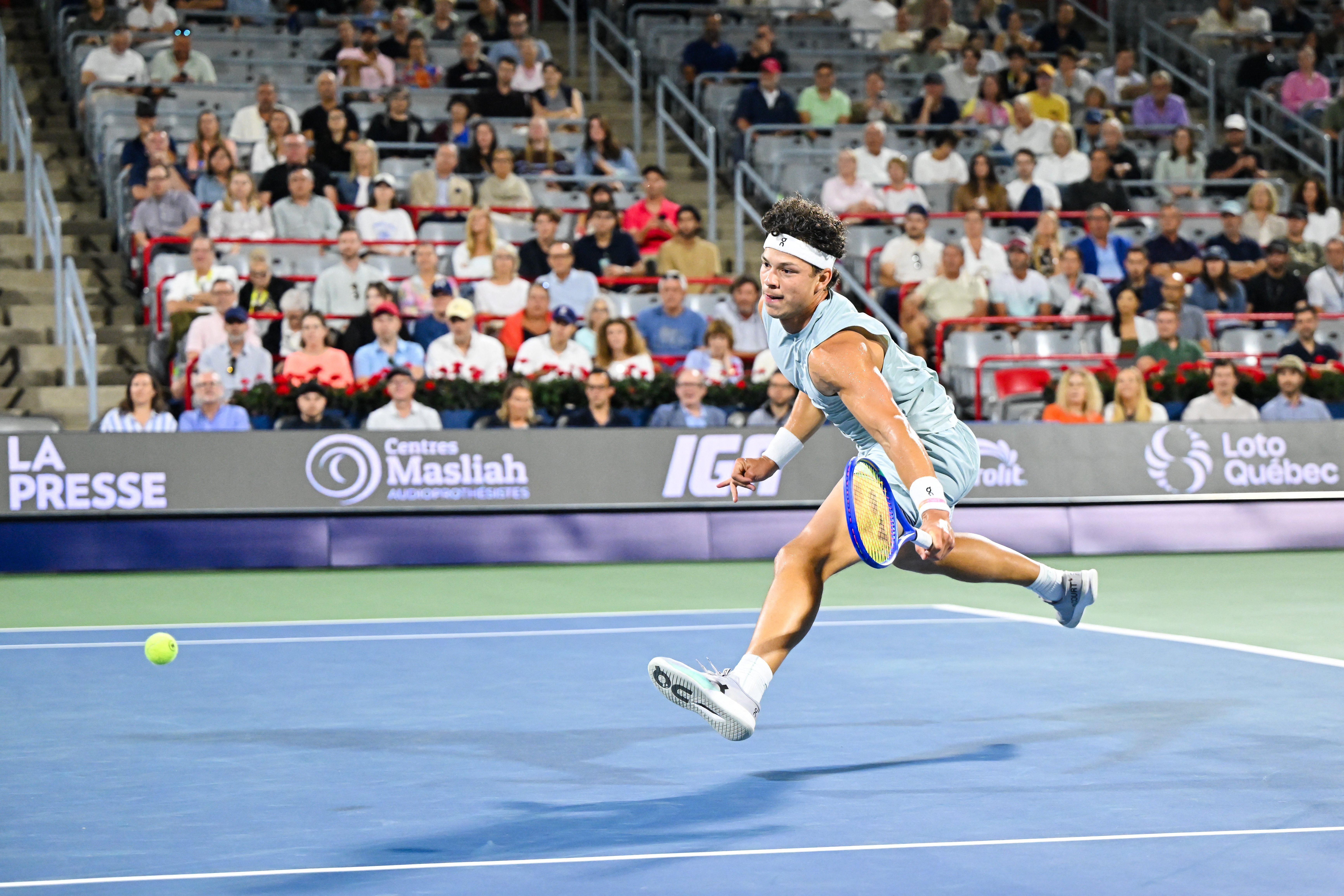 Bloodied Shelton makes Montreal final