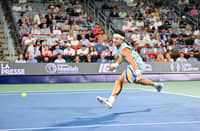 Bloodied Shelton makes Montreal final