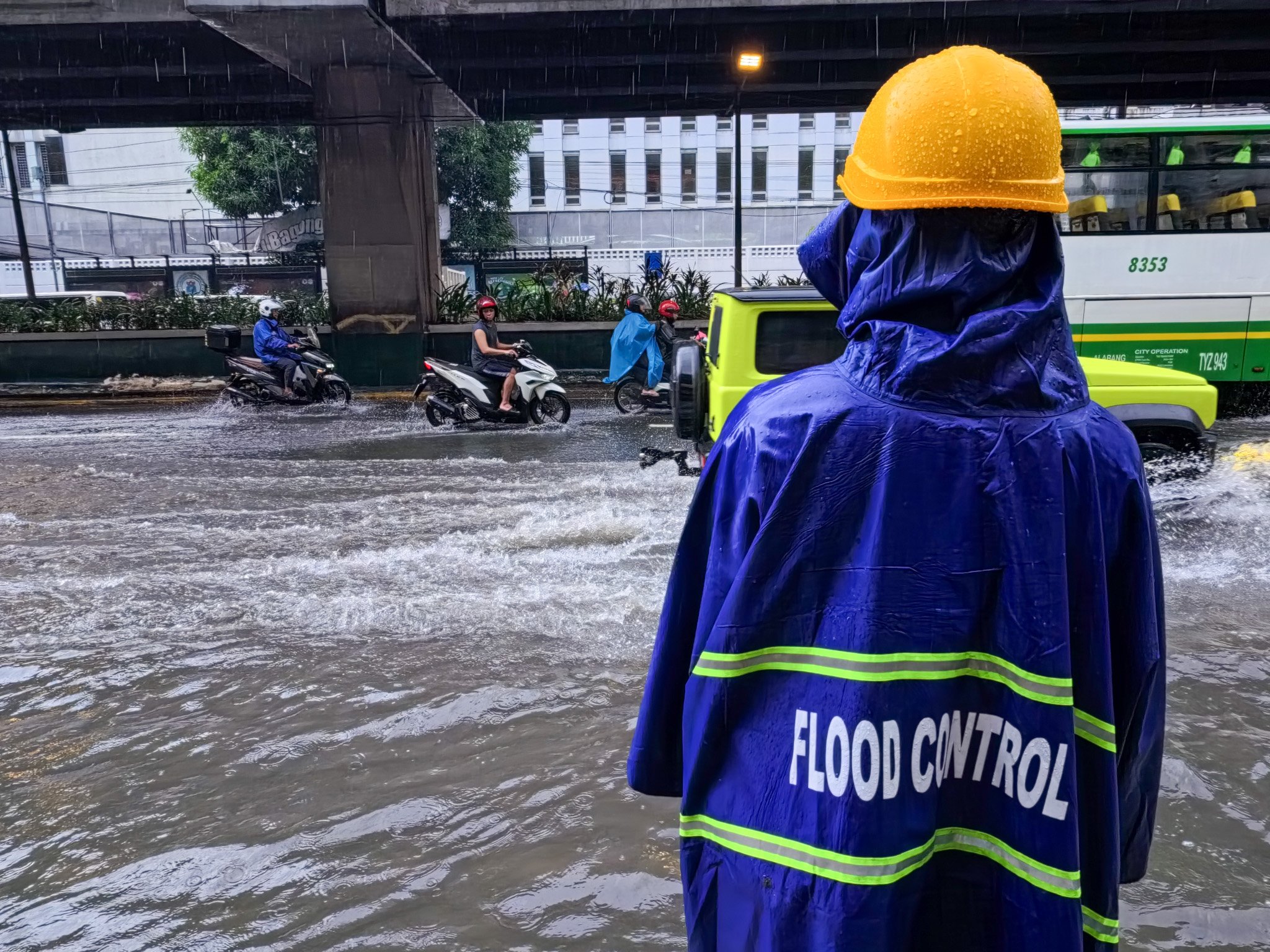 MMDA clears Taft Ave of trash