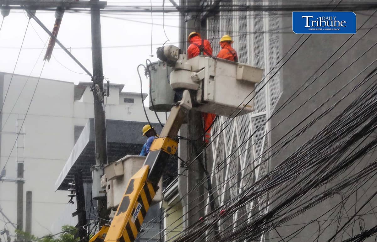 (August 14 2026) Meralco electric personnel conducted an electric maintenance along Malakas Street in Brgy. Central, Quezon City, on Friday August 14 2026. Photo/Analy Labor