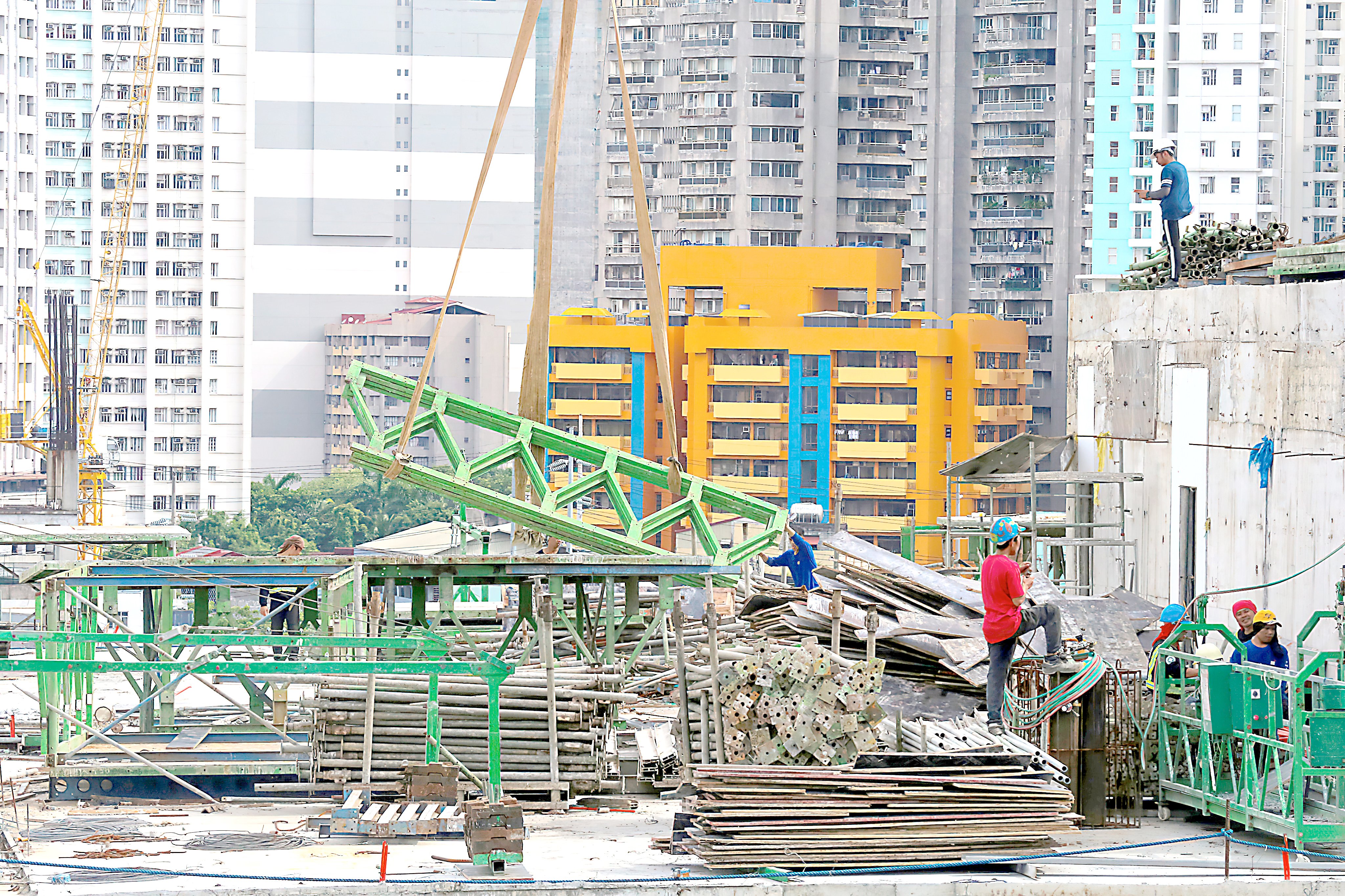 Phl growth plunges from 7.6% to 2.3% under Marcos
