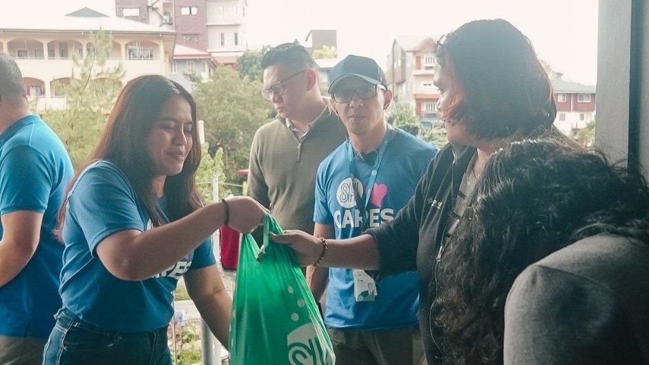 SM Baguio extends aid to 50 landslide-affected residents