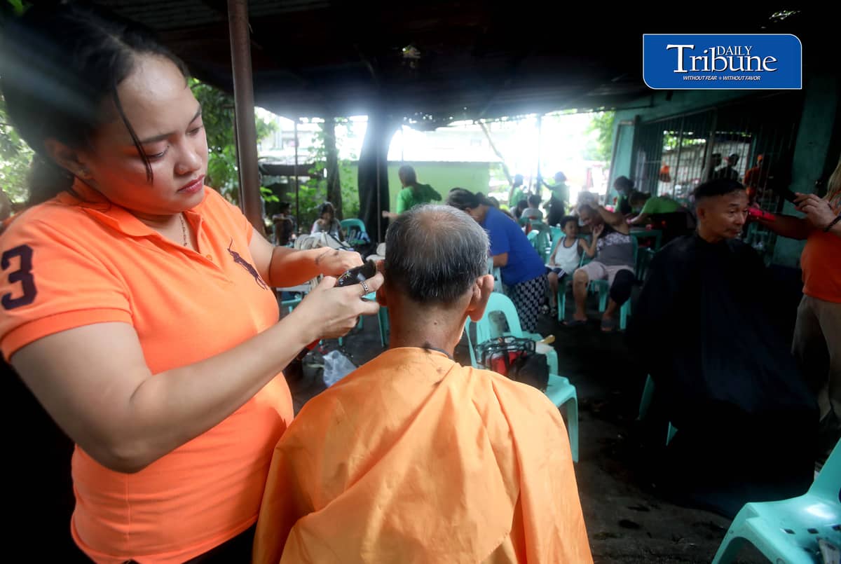 (August 15 2026) Residents in Barangay 178 in Caloocan avail free hair cut, during the medical mission conducted by the Caloocan Local Government on Saturday August 15, 2026. The  aim of the mission is to bring free services closer to the residents, due to the continuous rain, and residents unable to go out, they can avail such as medical check up, dental, eyes, ECG, FBS, blood type, free hair cut, and anti rabies vaccine for the pets. Photo/Analy Labor
