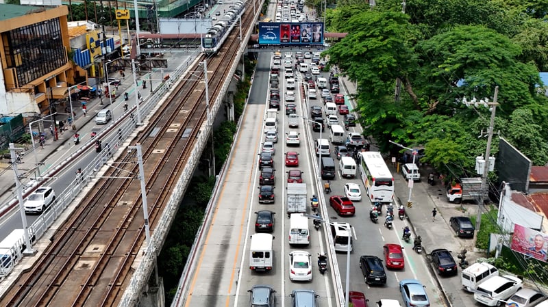 Steel plate dislodged from EDSA Magallanes
