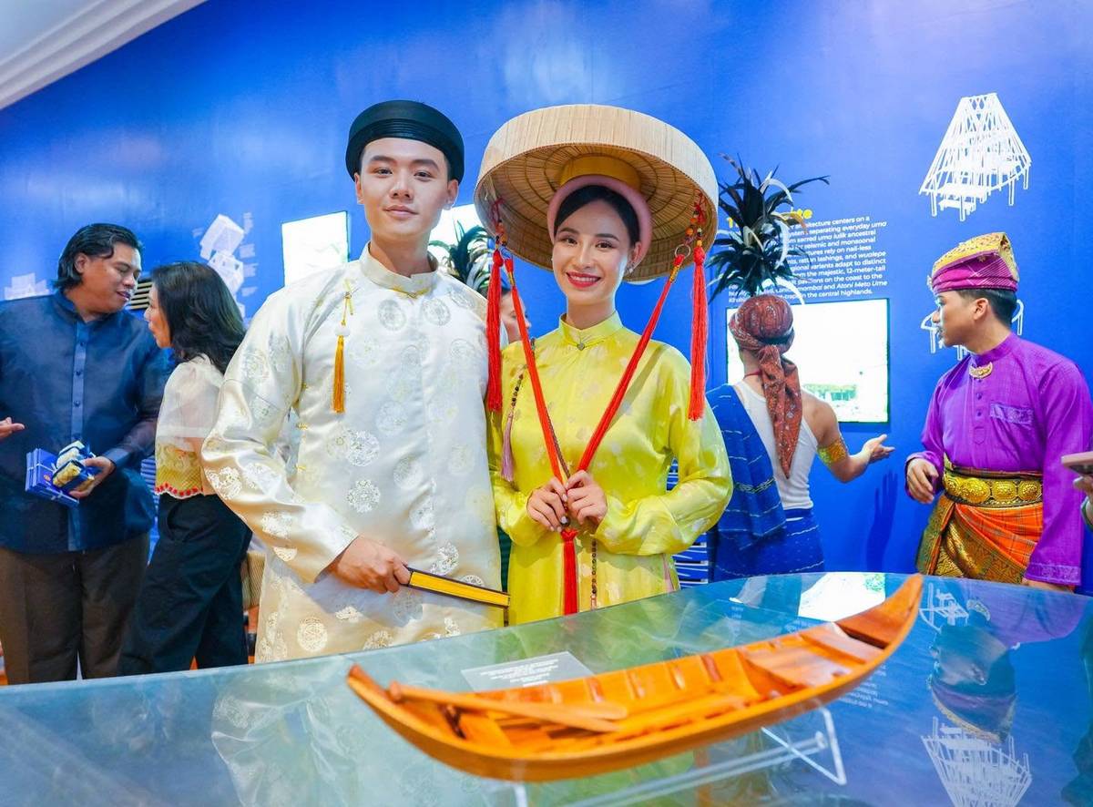 DELEGATES from Vietnam.