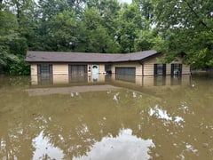 Five die amid flooding, storms in midwestern U.S.