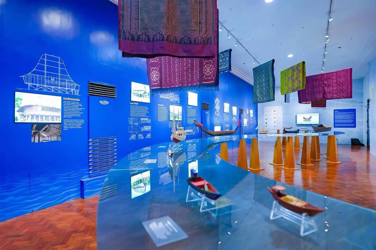 The inaugural exhibition features Southeast Asian textiles, boat-building traditions and vernacular architecture.