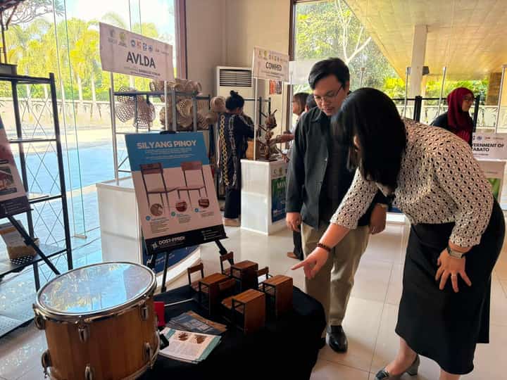 SCALE models of classroom desk and chair made from bamboo are featured at the exhibition area of the Mindanao Bamboost Forum.