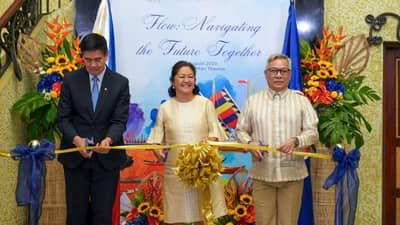 ASEAN deputy secretary-general San Lwin, First Lady Liza Araneta-Marcos and NCCA chairman and executive director Eric B. Zerrudo lead the ribbon-cutting ceremony.