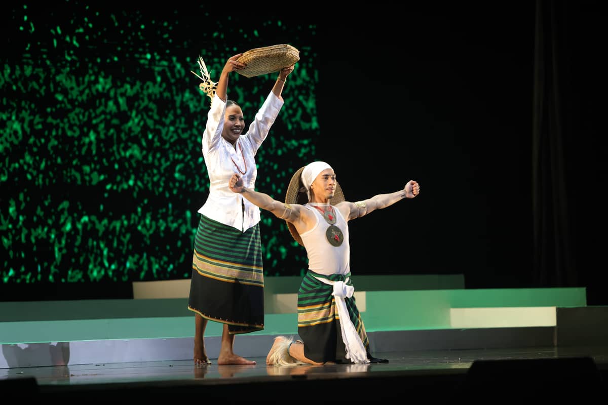 Nadia Godinho Soares and Expedito Coelho Caldeira Barbosa perform Timor-Leste’s ‘Hare Fos Dance,’ choreographed by Mitu Freitas and Anna Whayu Prasetyowati.