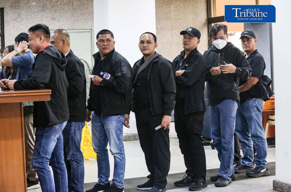 ‘MALETA BOYS’ RECANTATION EXPLAINED BEFORE OMBUDSMAN
Atty. Levito Baligod appears with former Marine security personnel of former Ako Bicol Rep. Zaldy Co before the Office of the Ombudsman in Quezon City on Monday, 17 August 2026.
The group submitted its response to a counter-affidavit in connection with cases being investigated by the anti-graft body and explained the circumstances surrounding the recantation of four individuals referred to as the “maleta boys.”
📸 Analy Labor