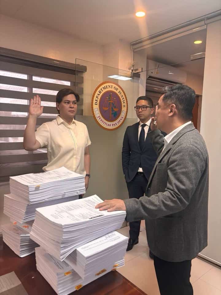 Vice President Sara Z. Duterte on Monday appeared before the Taguig City Prosecutor’s Office following the filing of the second perjury complaint against Mr. Ramil Madriaga.
The Vice President was accompanied by her legal counsel, Atty. Paolo Panelo, during the filing.