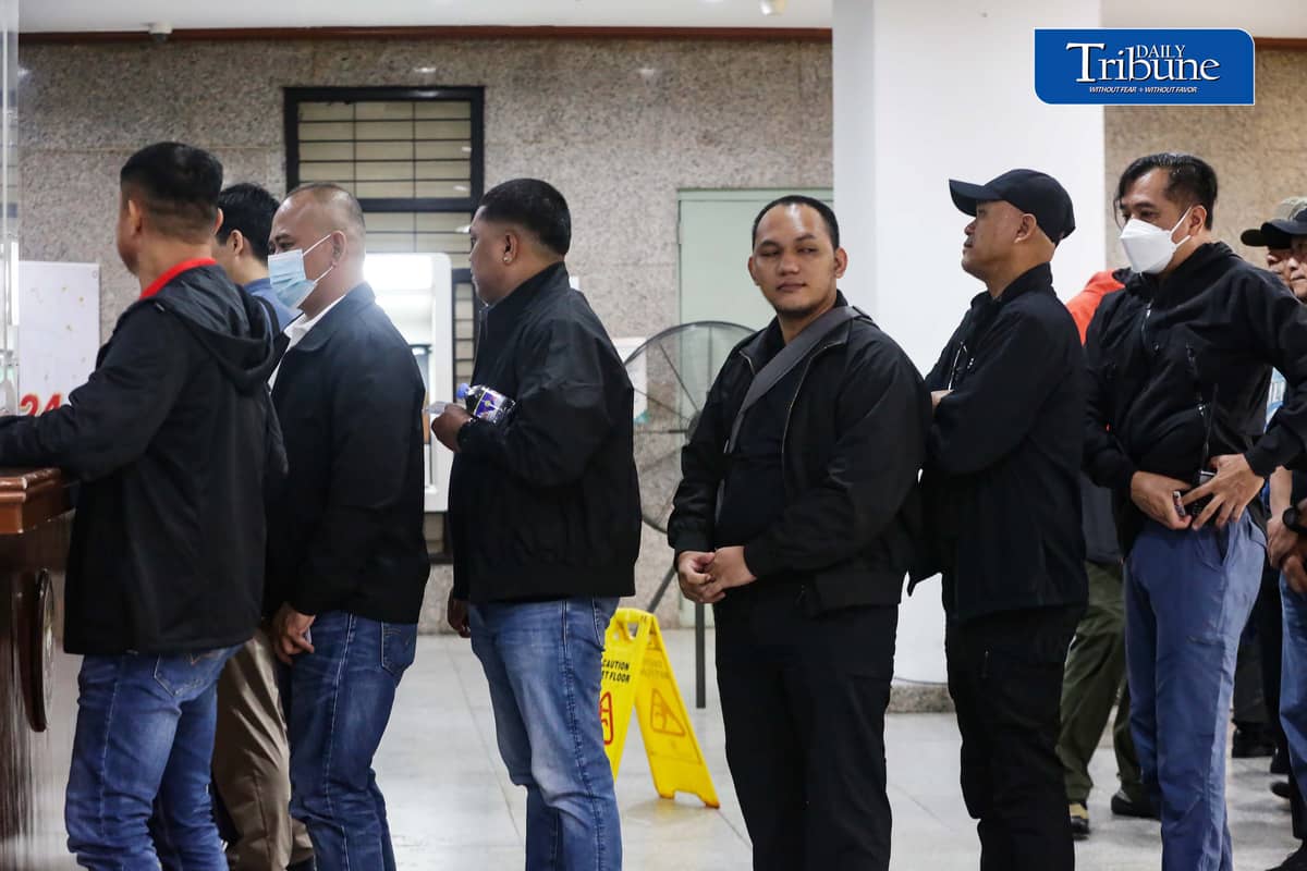 ‘MALETA BOYS’ RECANTATION EXPLAINED BEFORE OMBUDSMAN
Atty. Levito Baligod appears with former Marine security personnel of former Ako Bicol Rep. Zaldy Co before the Office of the Ombudsman in Quezon City on Monday, 17 August 2026.
The group submitted its response to a counter-affidavit in connection with cases being investigated by the anti-graft body and explained the circumstances surrounding the recantation of four individuals referred to as the “maleta boys.”
📸 Analy Labor