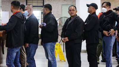 ‘MALETA BOYS’ RECANTATION EXPLAINED BEFORE OMBUDSMAN
Atty. Levito Baligod appears with former Marine security personnel of former Ako Bicol Rep. Zaldy Co before the Office of the Ombudsman in Quezon City on Monday, 17 August 2026.
The group submitted its response to a counter-affidavit in connection with cases being investigated by the anti-graft body and explained the circumstances surrounding the recantation of four individuals referred to as the “maleta boys.”
📸 Analy Labor