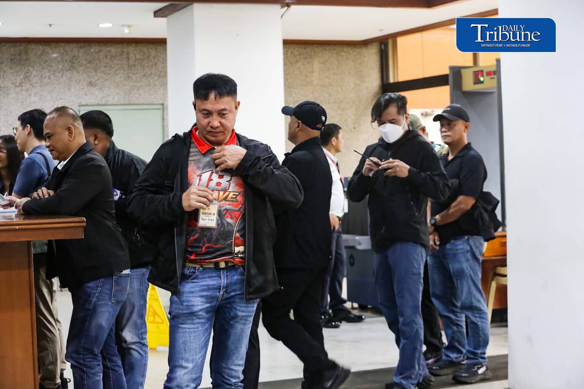 ‘MALETA BOYS’ RECANTATION EXPLAINED BEFORE OMBUDSMAN
Atty. Levito Baligod appears with former Marine security personnel of former Ako Bicol Rep. Zaldy Co before the Office of the Ombudsman in Quezon City on Monday, 17 August 2026.
The group submitted its response to a counter-affidavit in connection with cases being investigated by the anti-graft body and explained the circumstances surrounding the recantation of four individuals referred to as the “maleta boys.”
📸 Analy Labor