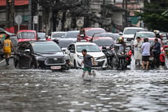 Flood paralyzes MM: Where did billions go?