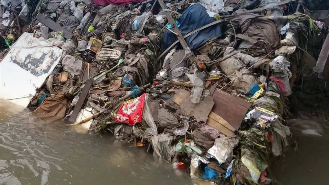 Cainta cracks down on roadside garbage dumping