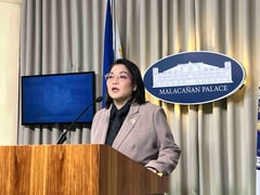 Palace defends late class, work suspension