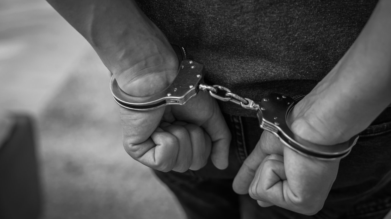 Cop jailed for psychological violence vs GF