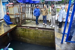DPWH Sec. Vince Dizon visits Remedios Pumping station in Manila
