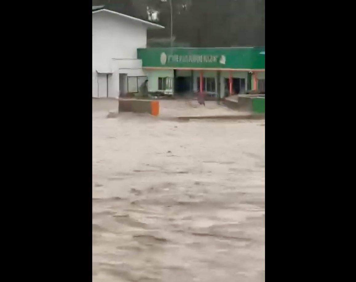 Raging Sta. Fe River damages barangay hall, isolates 800 residents