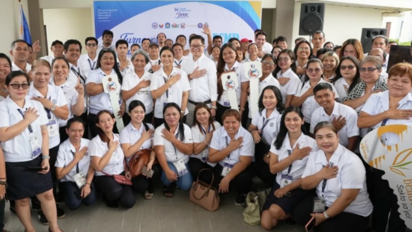 Pag-IBIG turns over Naga homes