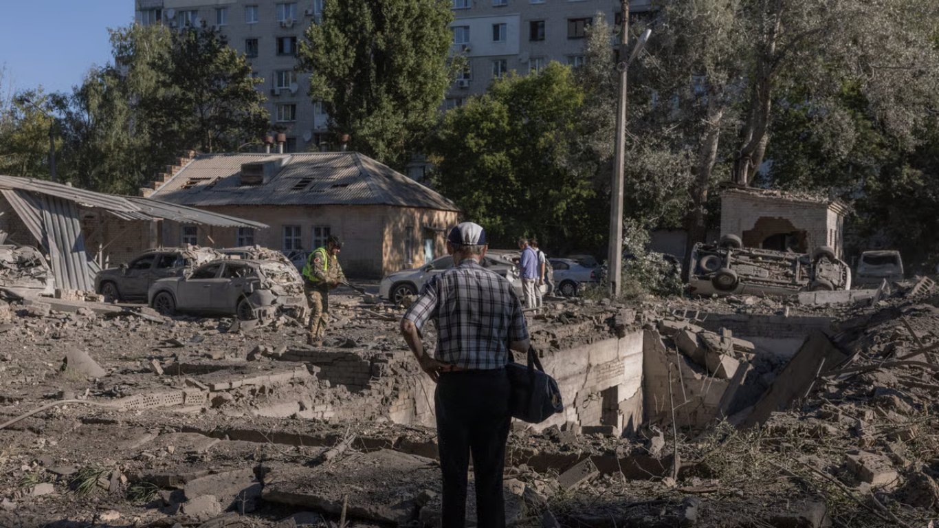 Russian strikes kill 13 in Kyiv, surrounding region