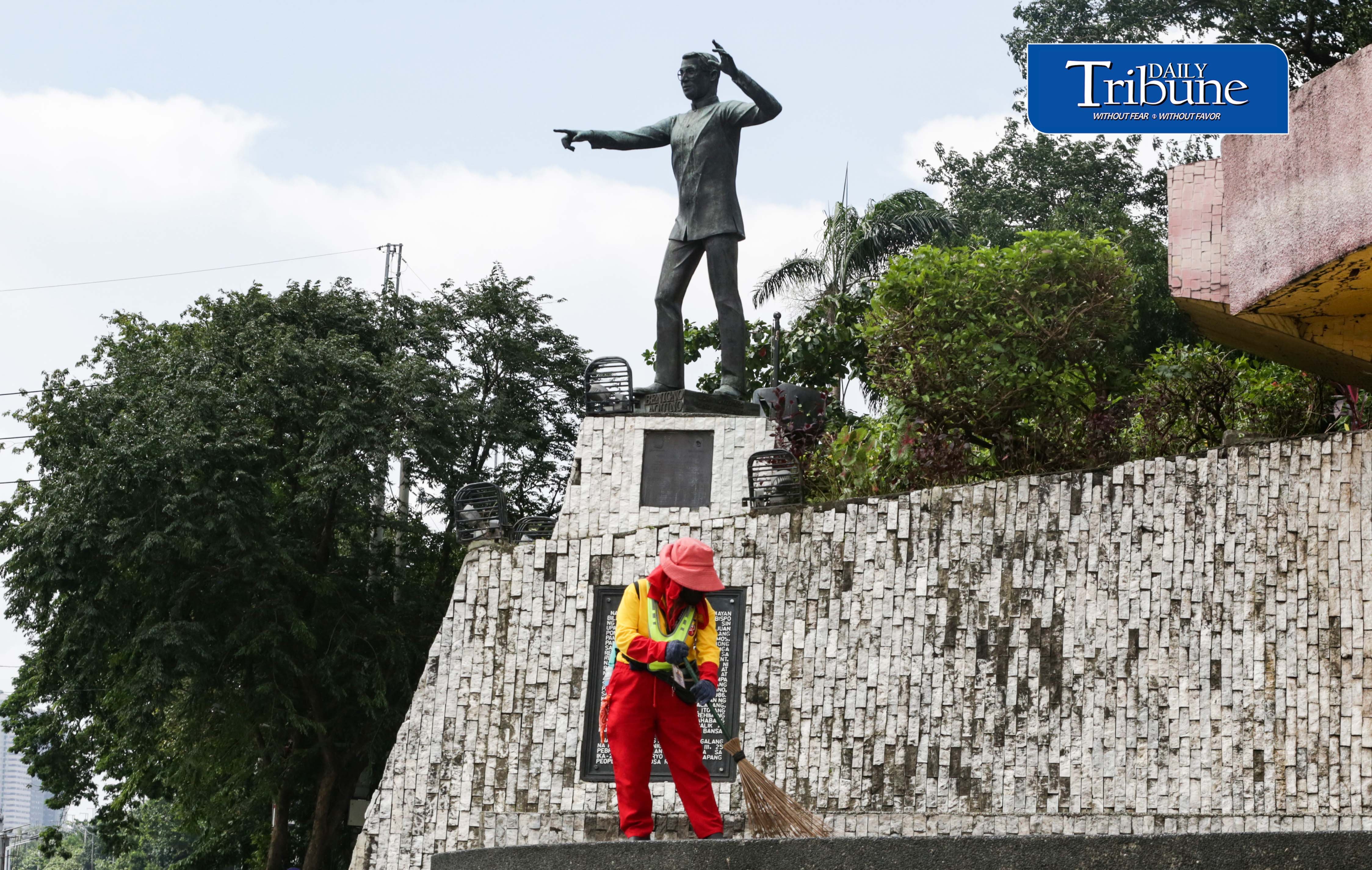 Ninoy Aquino statue 