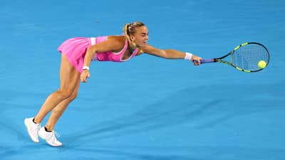 SARA Bejlek displays her prowess to pull off a stunning 7-6 (9/7), 6-4 victory over world No. 1 Aryna Sabalenka in the Round of 16 of the Cincinnati Masters on Thursday (Manila time).