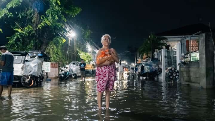 LILIBETH Roberto, one of the residents affected by the Habagat in Hagonoy, Bulacan, received a relief pack from OMF at a time when her small eatery was forced to stop its operations due to floods.