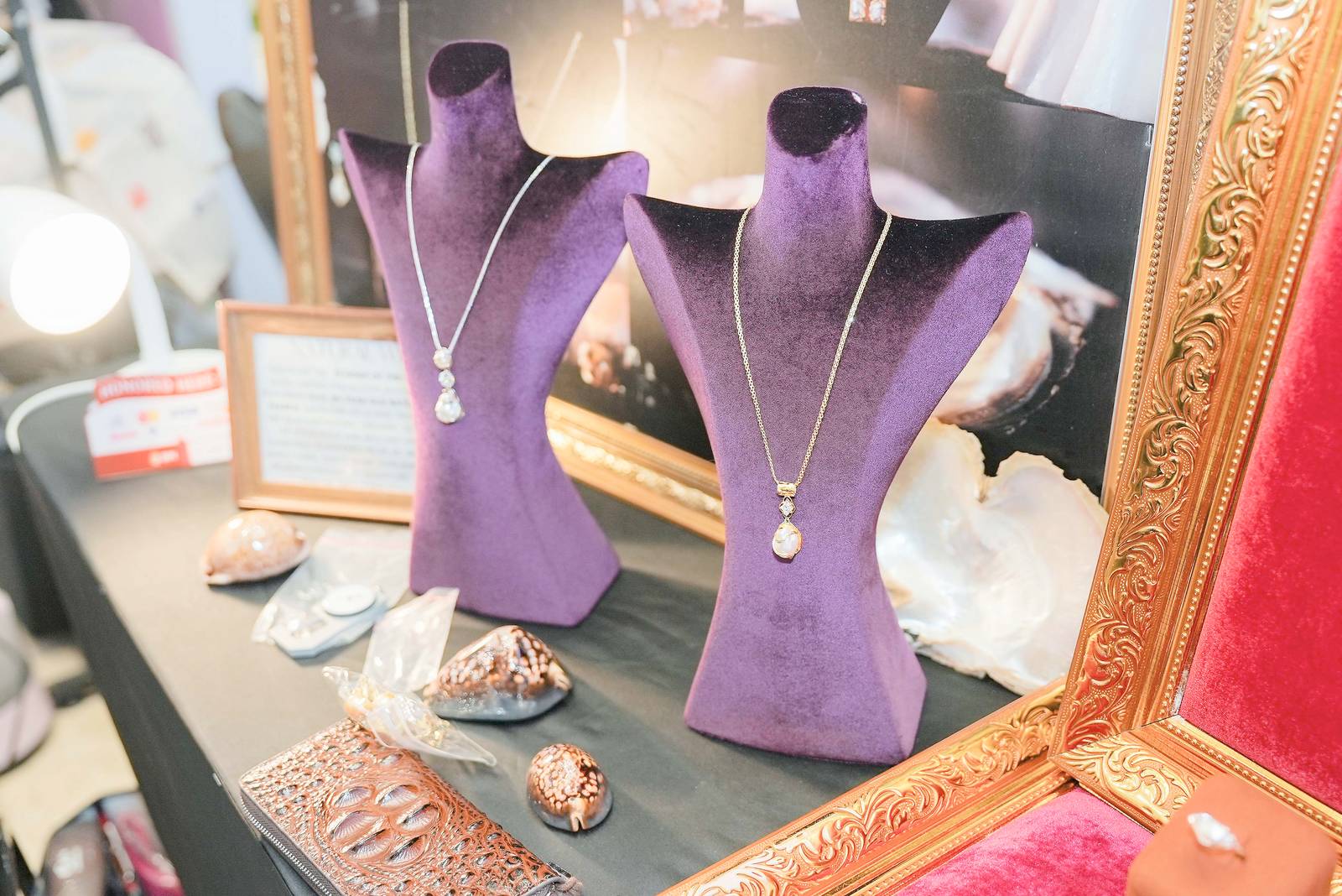 TEARDROP pendant necklace.