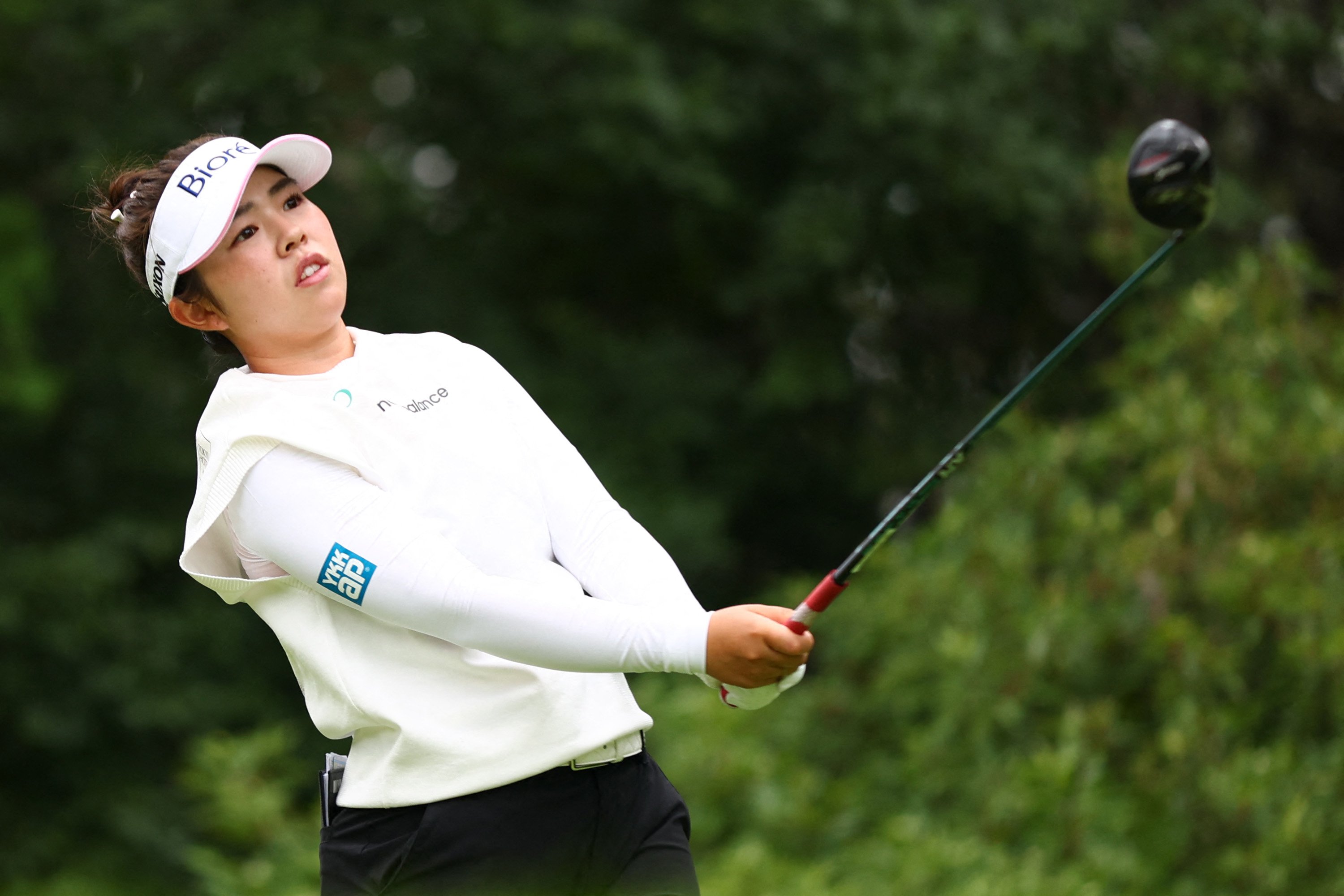Yamashita sparkles with 62