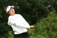 Yamashita sparkles with 62