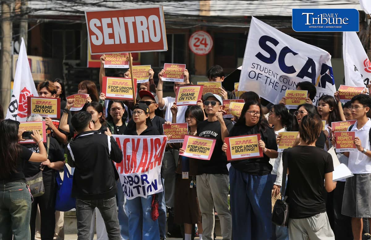 (August 21 2026) Members of Akbayan Youth hold a lightning protest in solidarity with the ongoing strike of DHL workers at the Boy Scout Circle on Friday August 21, 2026. The youth activists echoed  the striking workers’ demands for DHL management to end the alleged union-busting, protect the jobs of its organised workforce, and negotiate with workers in good faith. Photo/Analy Labor