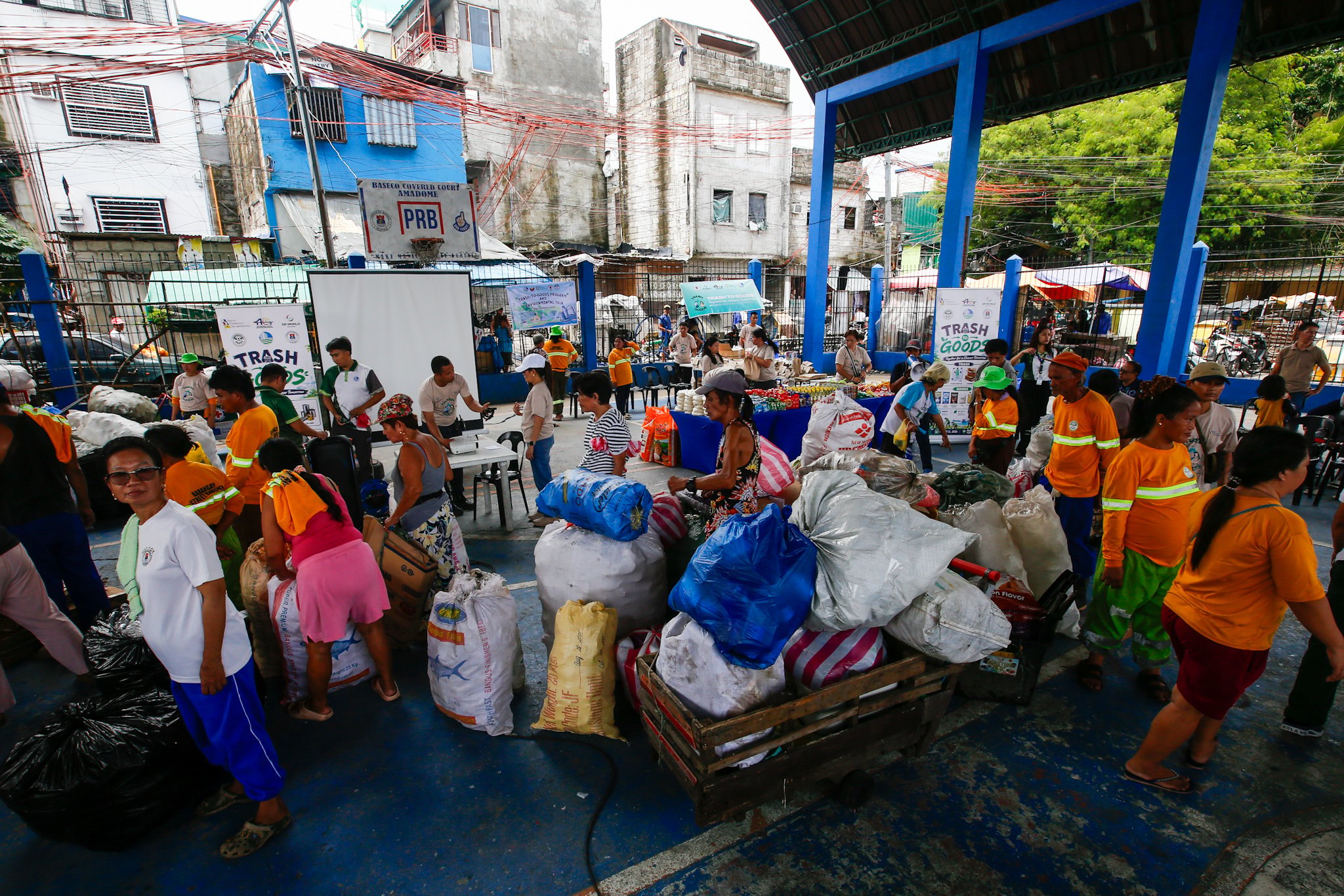 Trash to goods in Tondo 