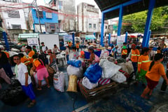 Trash to goods in Tondo 