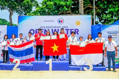 Vietnamese sweep mixed relay events