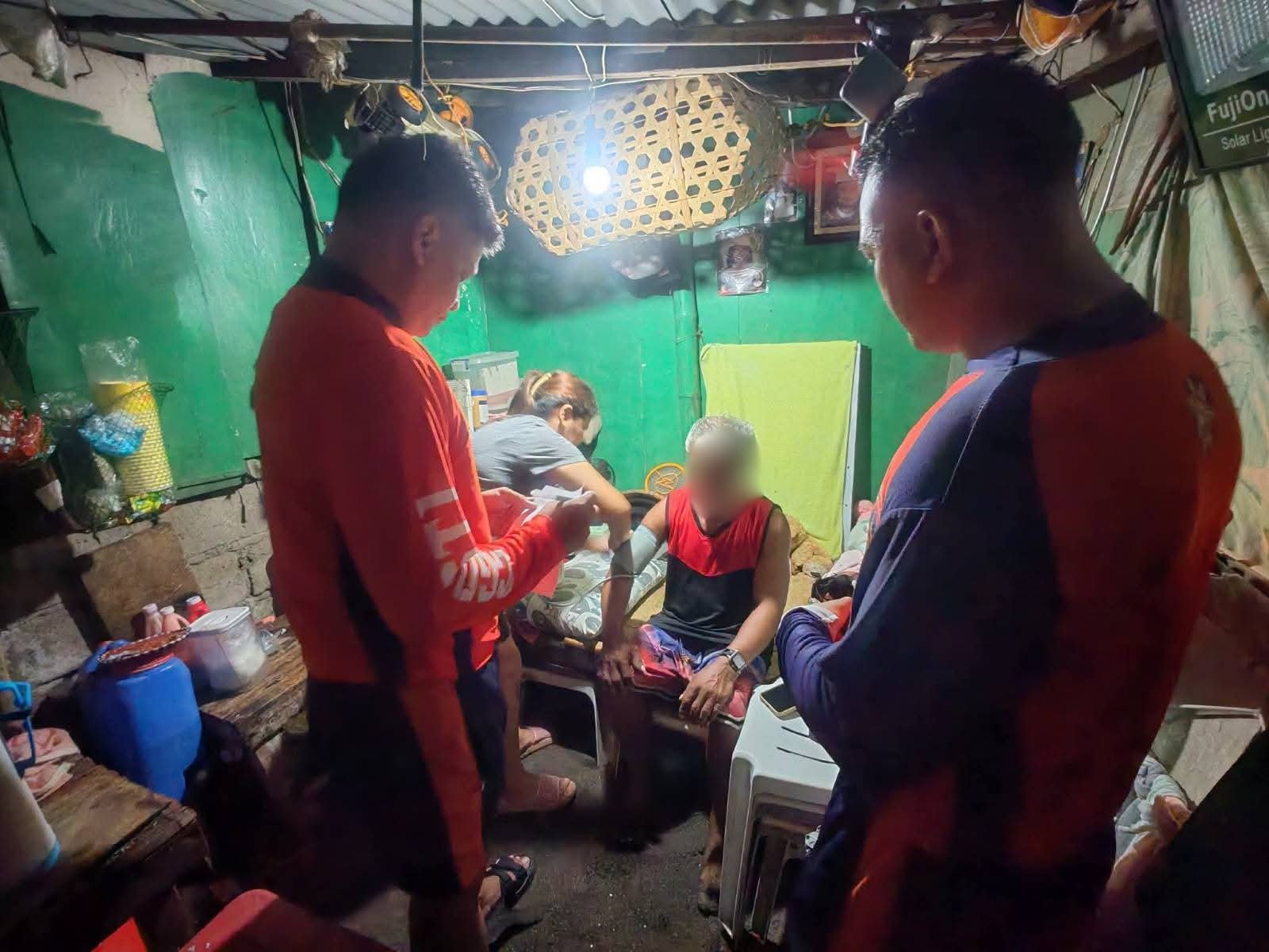 2 fishermen rescued off Batangas