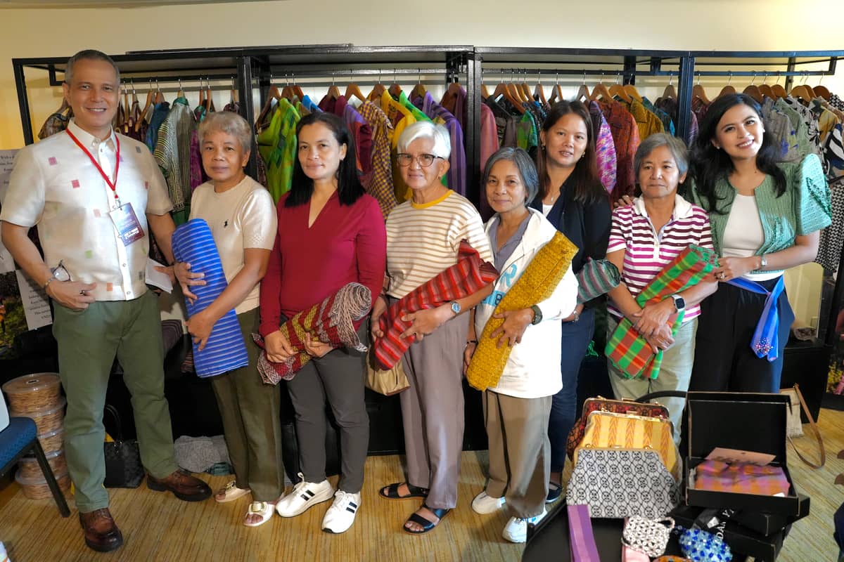 Miko Liwanag (left) and Gia Remulla (far right) with women weavers of Indan.
