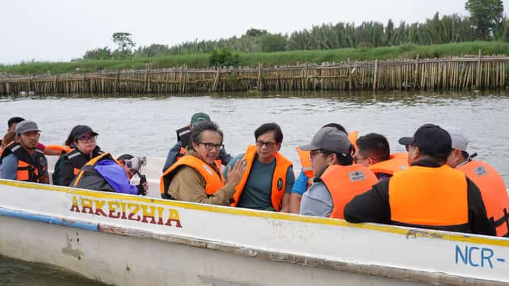Flood-hit Bulacan gets seawall probe