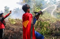 Teenage 'Superman' joins wildfire fight